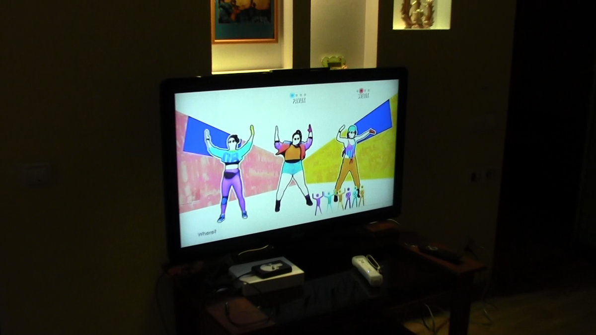 Игра Just dance отлично подходит для тех, кто любит танцевать и красиво двигаться под музыку