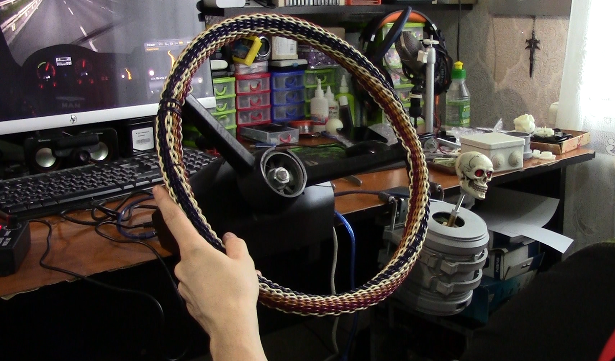 Для игр автосимуляторов можно самодельно собрать руль и коробку передач, я так делал.