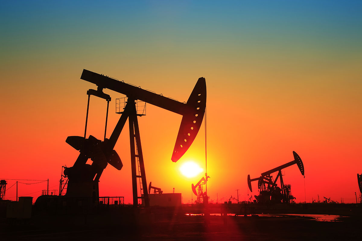 Цена на Brent опустилась ниже $73 за баррель впервые с 13 декабря 2023, свидетельствуют данные торгов.

По мнению экспертов, причины нынешнего падения в ожиданиях более слабого спроса со стороны Китая и рецессии в США, а также в планах ОПЕК+ по отмене части ограничений нефтедобычи.