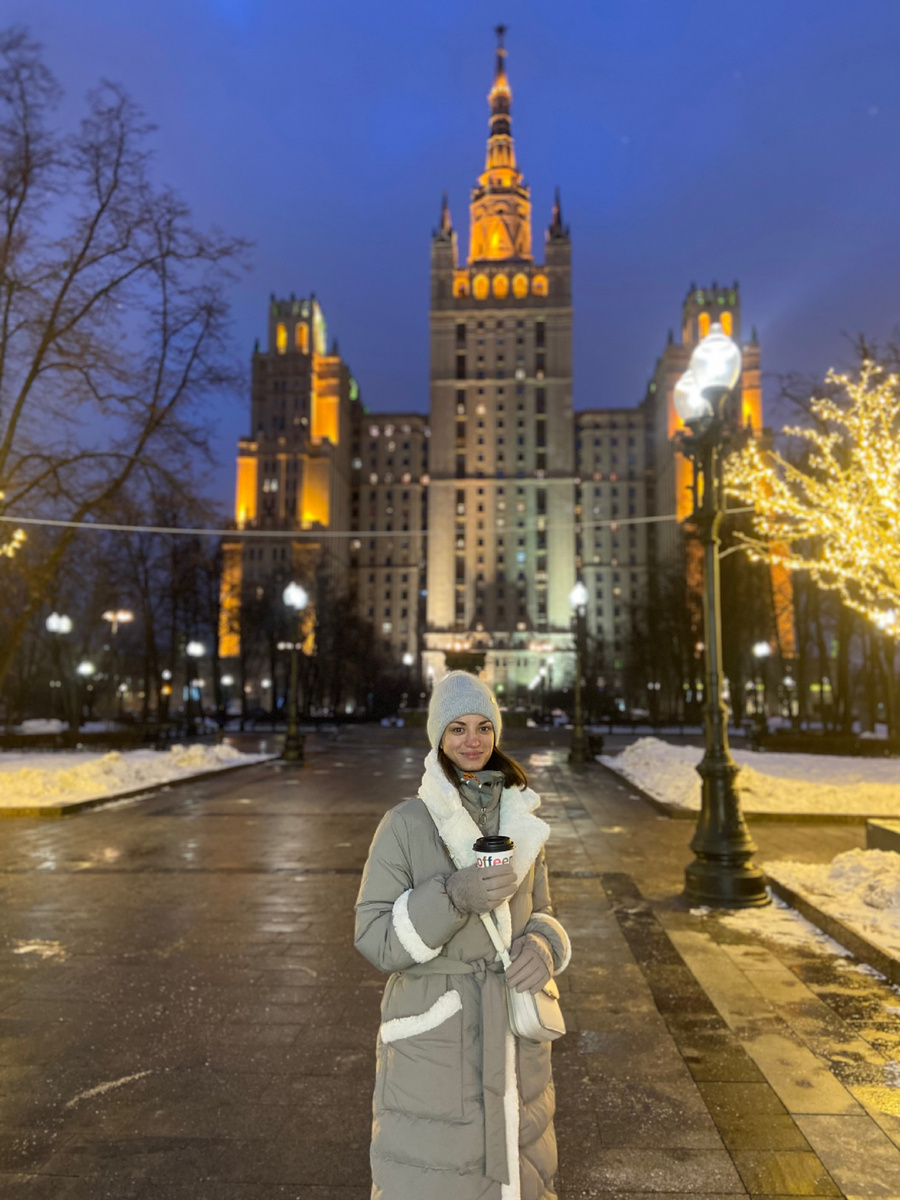 Счастливая стою, понимаю, что более или менее адаптировалась к Москве и возможно она меня приняла 😌