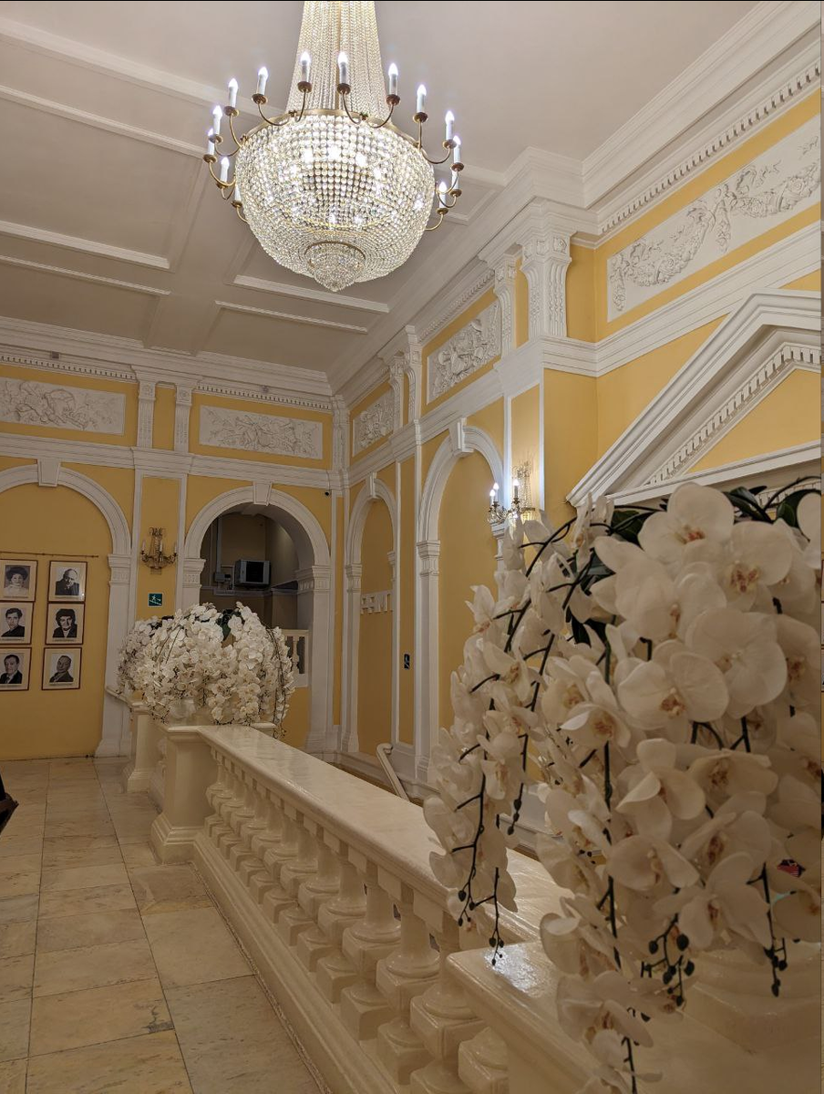 В РАМТе очень красивое фойе