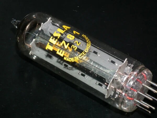 Радиолампа чехословацкого бренда TESLA
