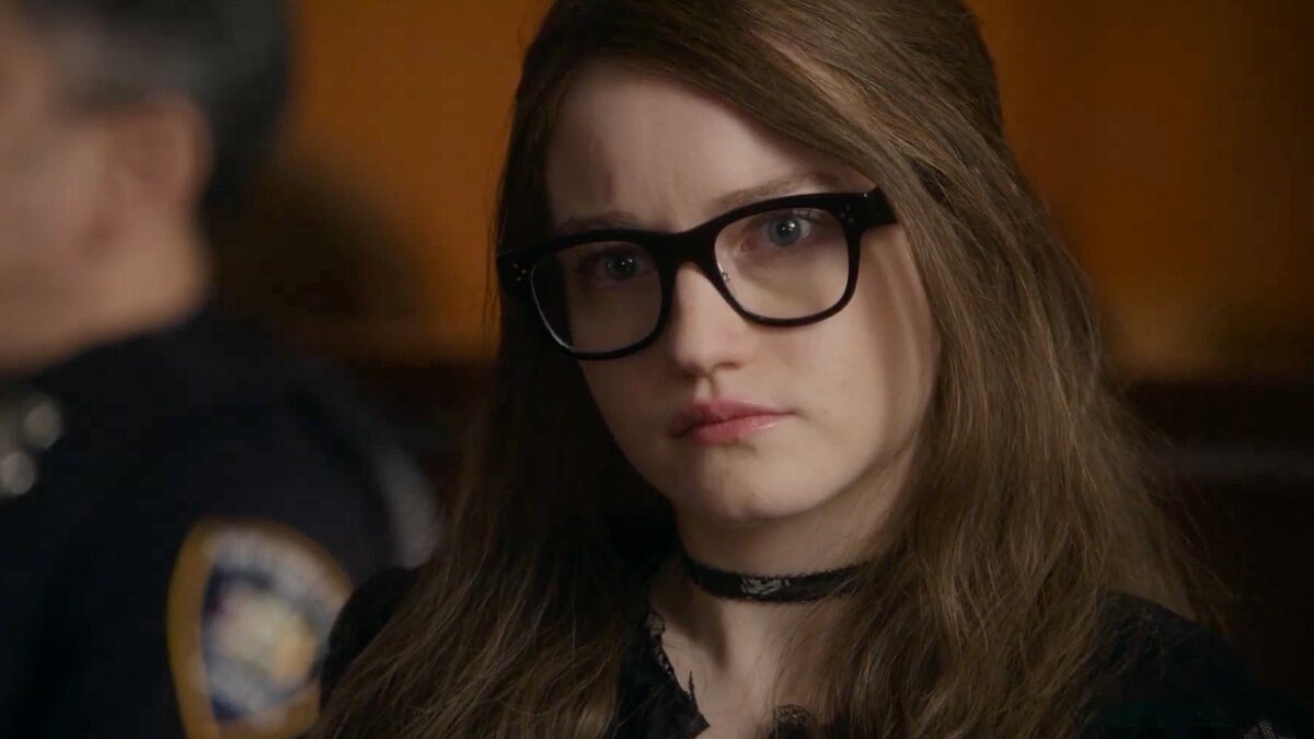 Кадр из сериала Inventing Anna, 2022