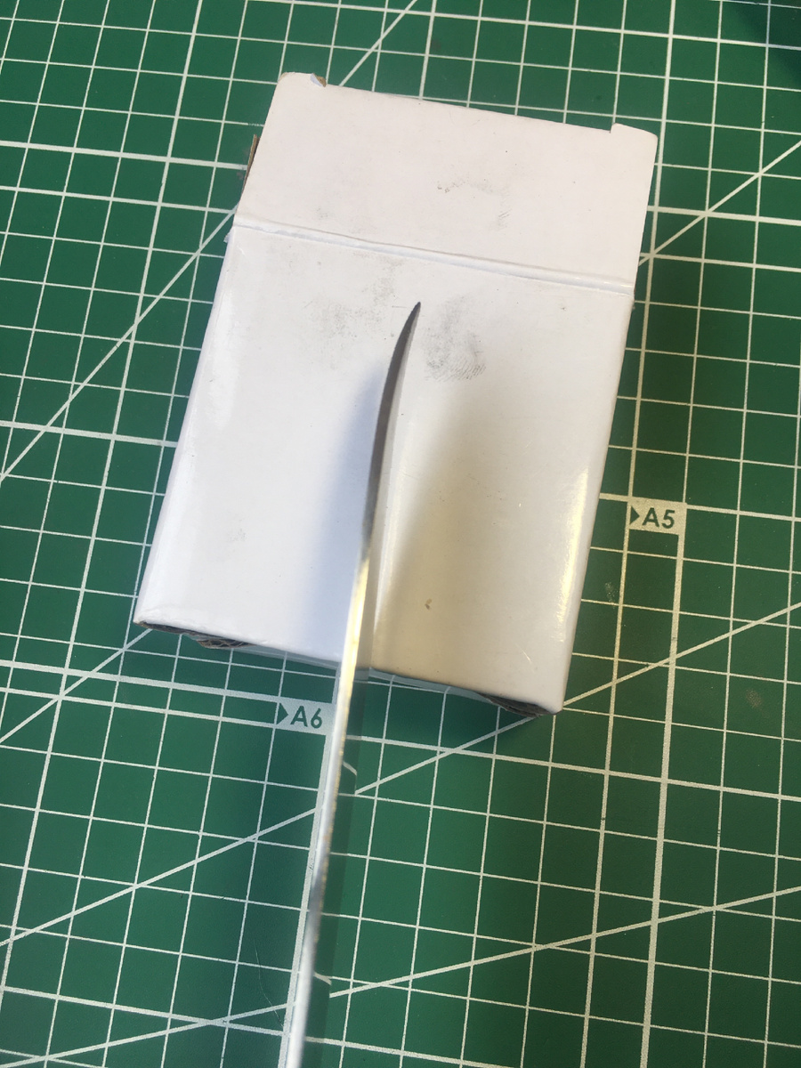 Шеф нож расковырял много замороженных продуктов и был не сломлен носик