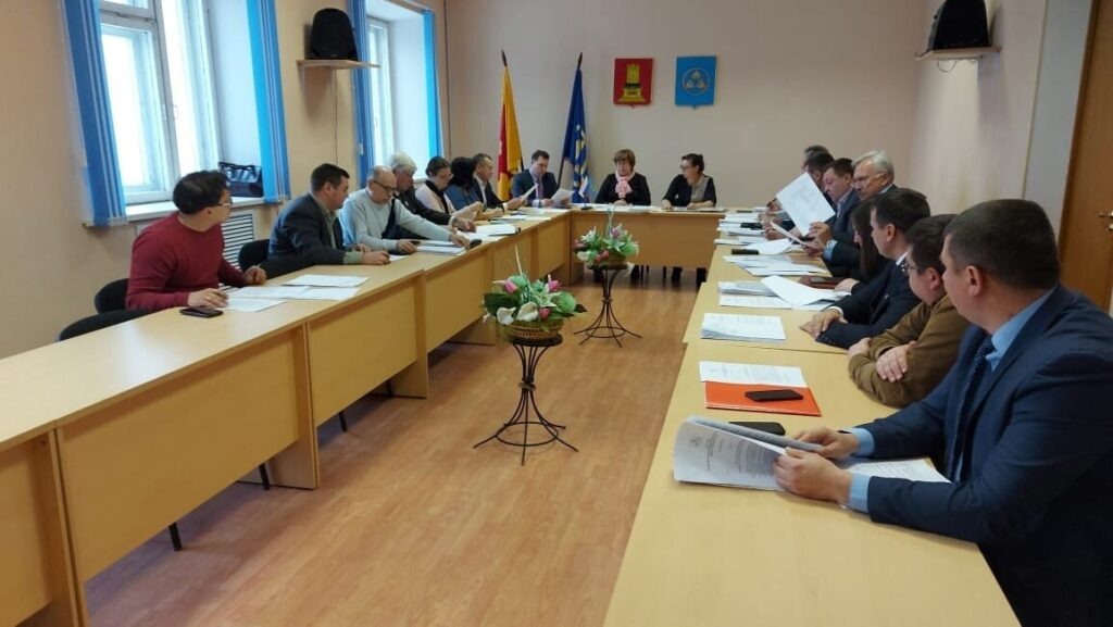 Заседание Бологовской думы (фото: www.rbologoe.ru)