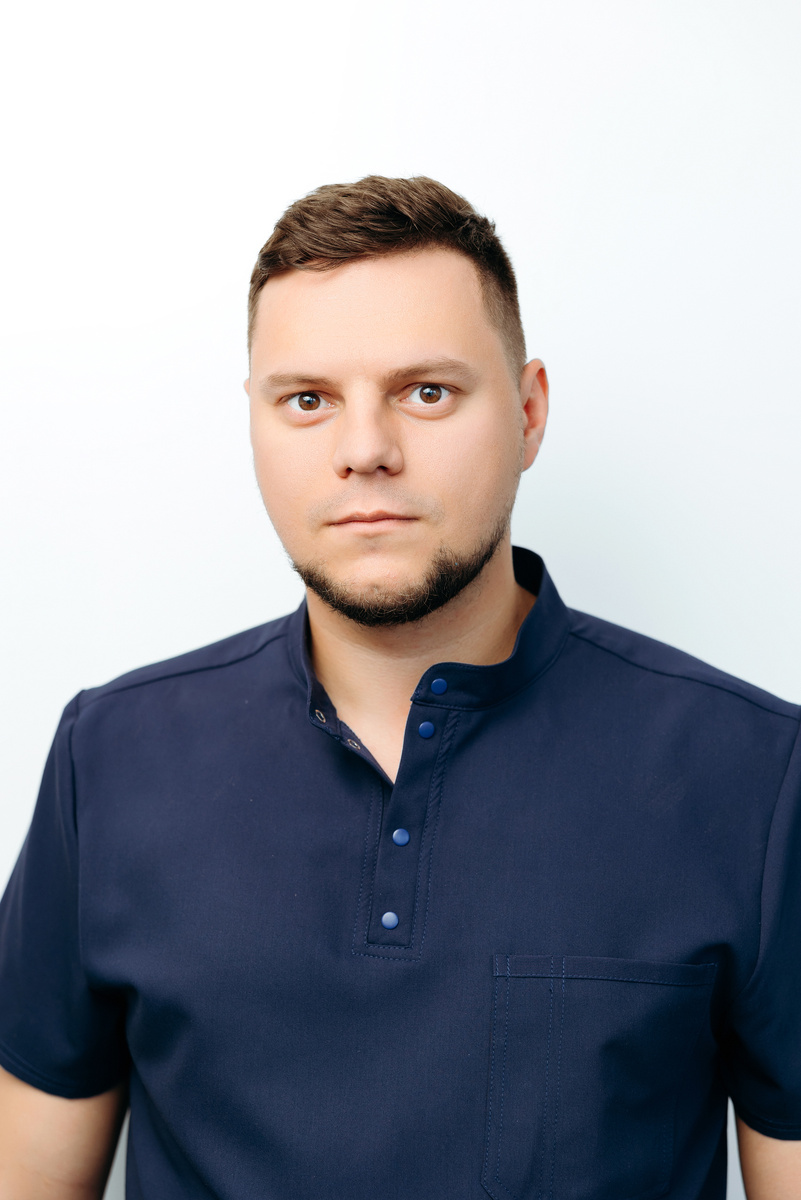 Врач стоматолог-ортопед клиники «Династия Н», Артём Сергеевич Бухал.