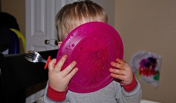    В Улан-Удэ воспитательница ударила ребенка тарелкой за отказ от еды: возбуждено уголовное дело