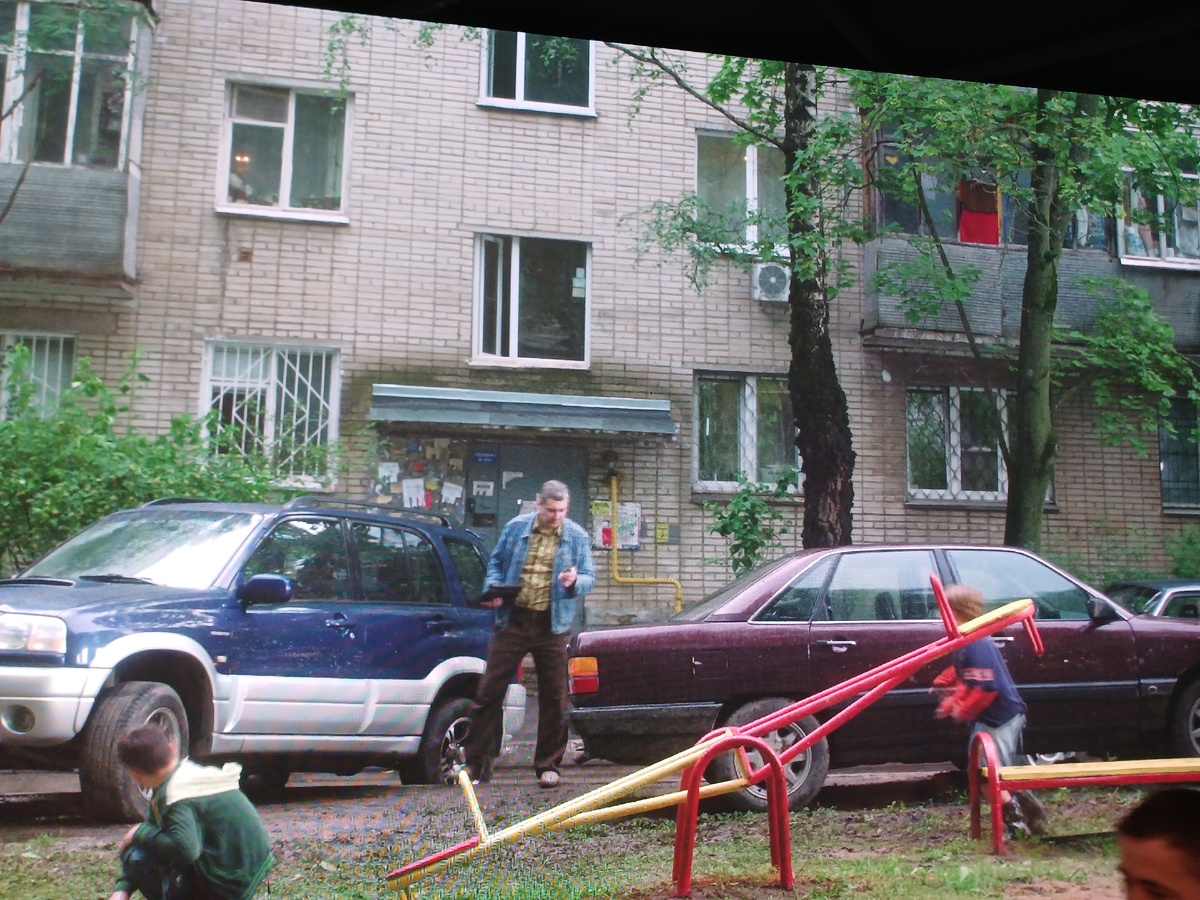 Типичный двор двухтысячных годов =)