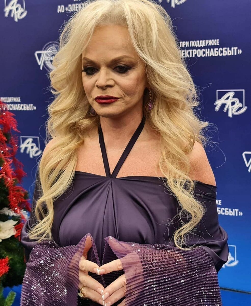 Лариса Александровна Долина — советская и российская эстрадная певица, актриса; народная артистка Российской Федерации