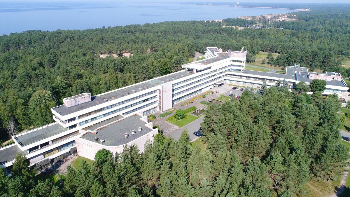 В шаговой доступности от санатория — лес и залив. До них — максимум пять минут. Фото: «Дюны» / Яндекс Путешествия