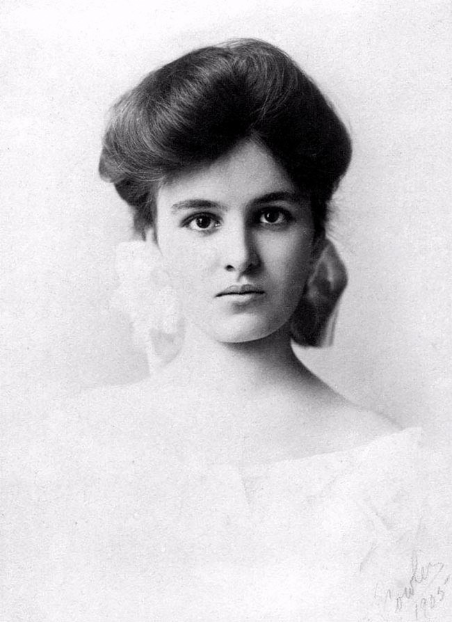 Портрет неизвестной девушки, 1905 год