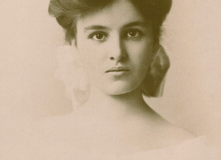 Две красавицы со столетних открыток