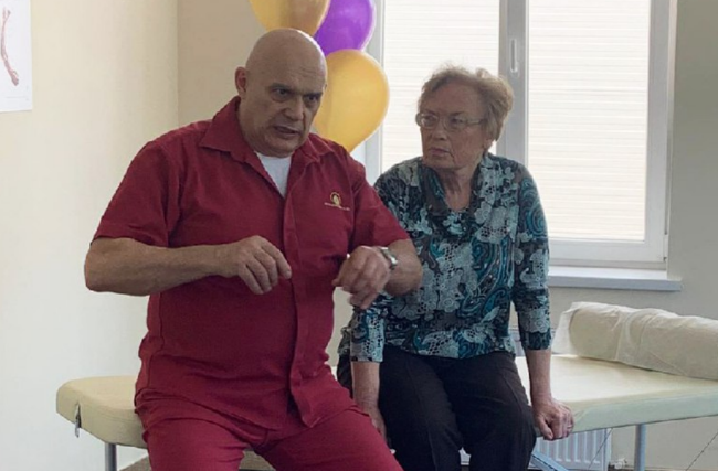 Что делают люди в это время. Что делают люди в это время. Многозадачность женщины. Taym menejment. Что делают люди в это время.