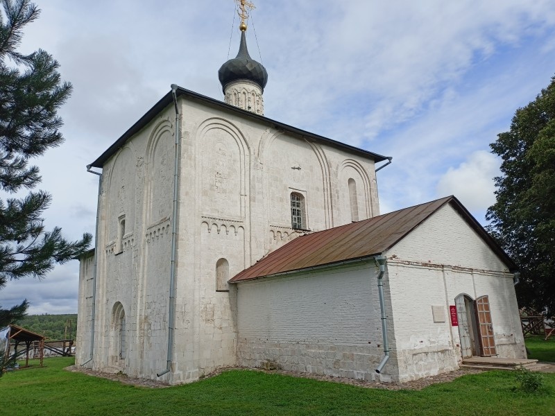 Борисоглебская церковь в Кидекше.