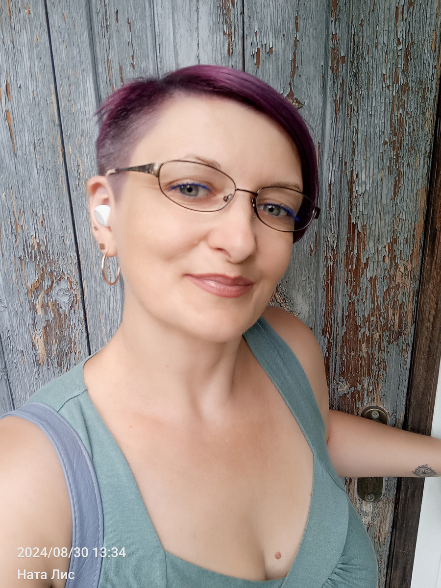 Фото автора. Лиса свежие выкрашенная и в новой оправе))