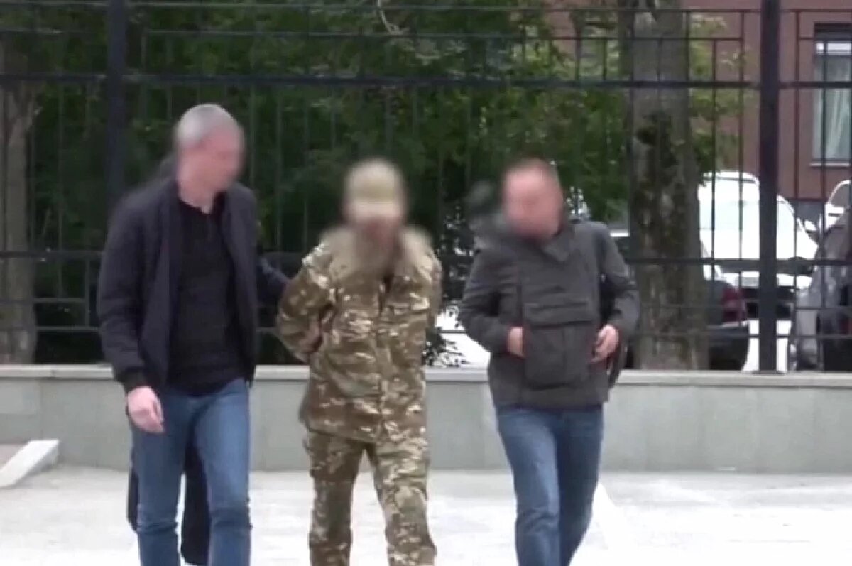    Надругался и сбежал.