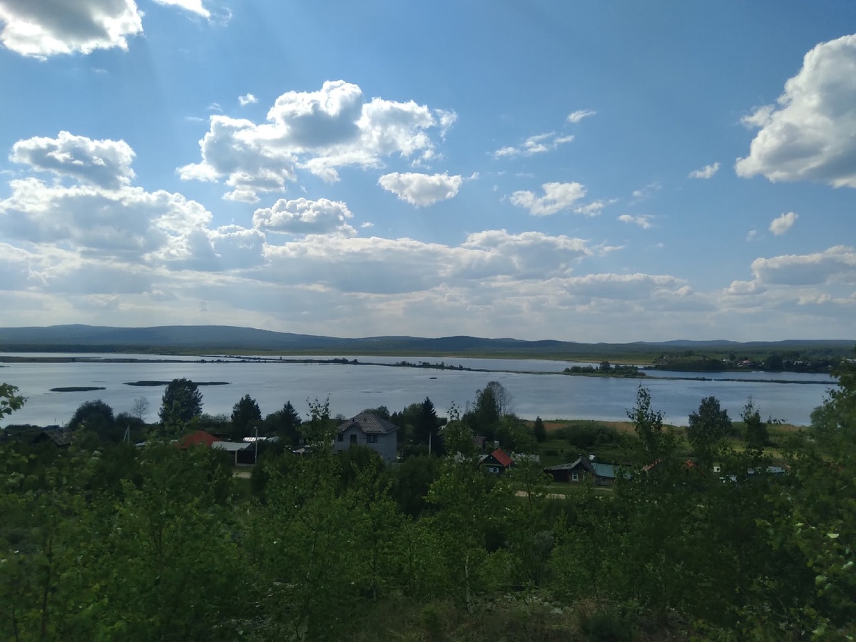 Вид с горы Палёной на водохранилище и брод