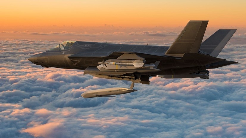     Истребитель F-35 Lightning II запускает AGM-158 JASSM Legion-Media Mariusz Burcz