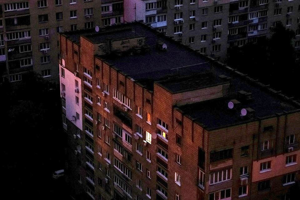    В Киеве вернулись к жестким отключениям света. REUTERS