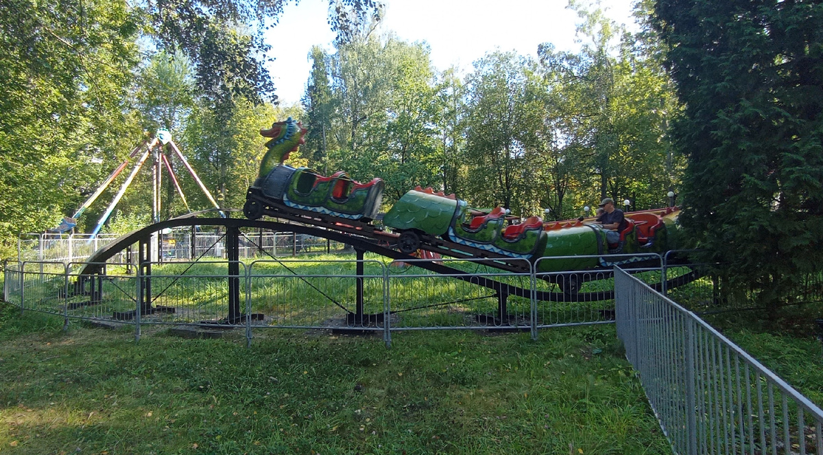 ПКиО "Лианозовский". Аттракцион "Весёлые горки". 29.08.2024 г, четверг. ЗДЕСЬ и далее фото автора и(или) из личного архива автора, если не указано иначе.