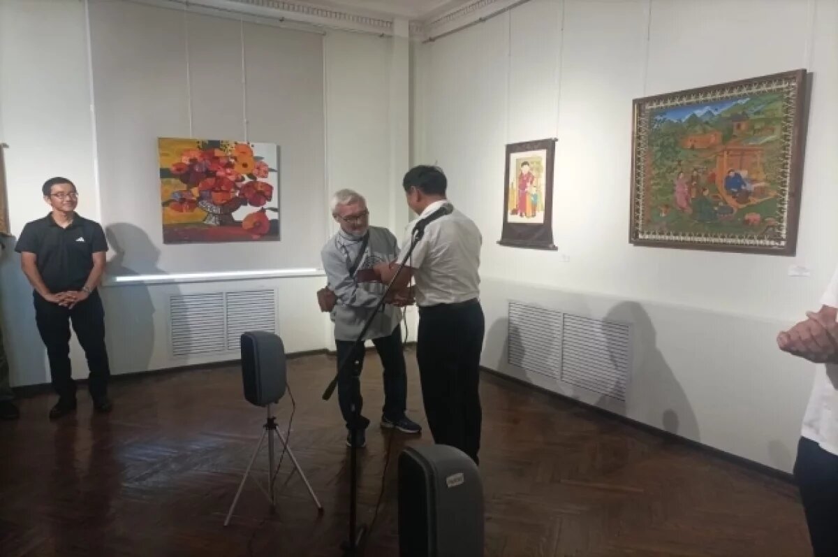    Художники Приморья и Бурятии подарили зрителям выставку «Роза ветров»