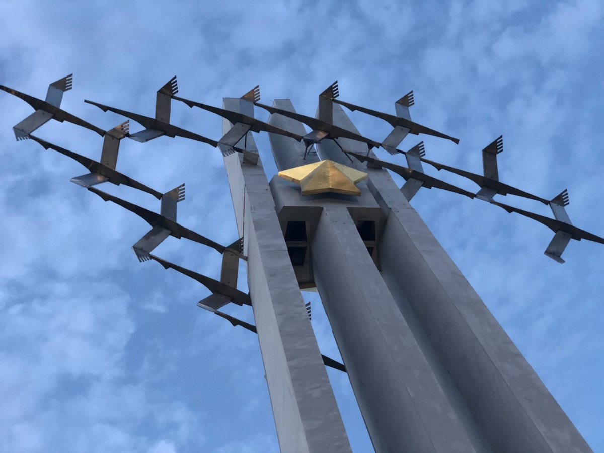 Монумент журавли - одна из главных достопримечательностей города