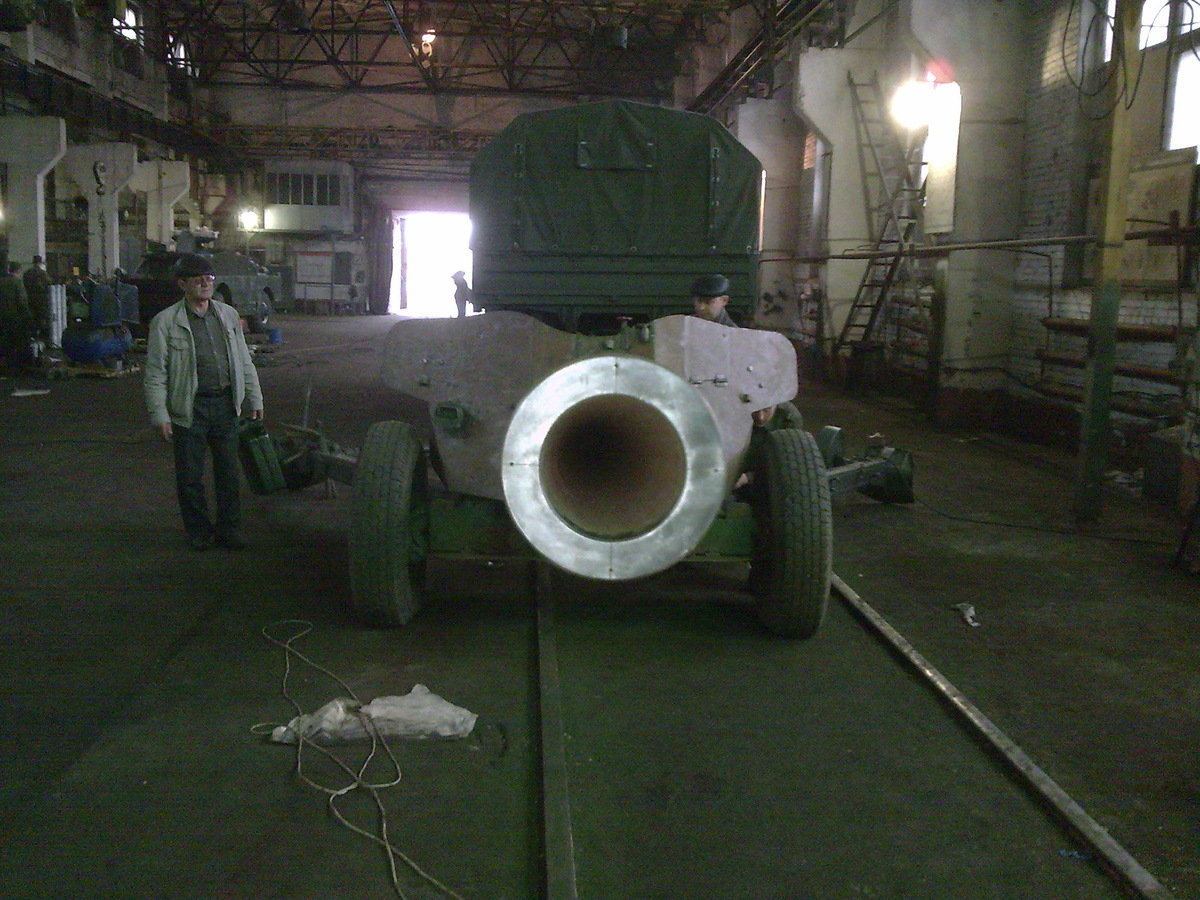 Десятые годы. Гражданский персонал за работой...