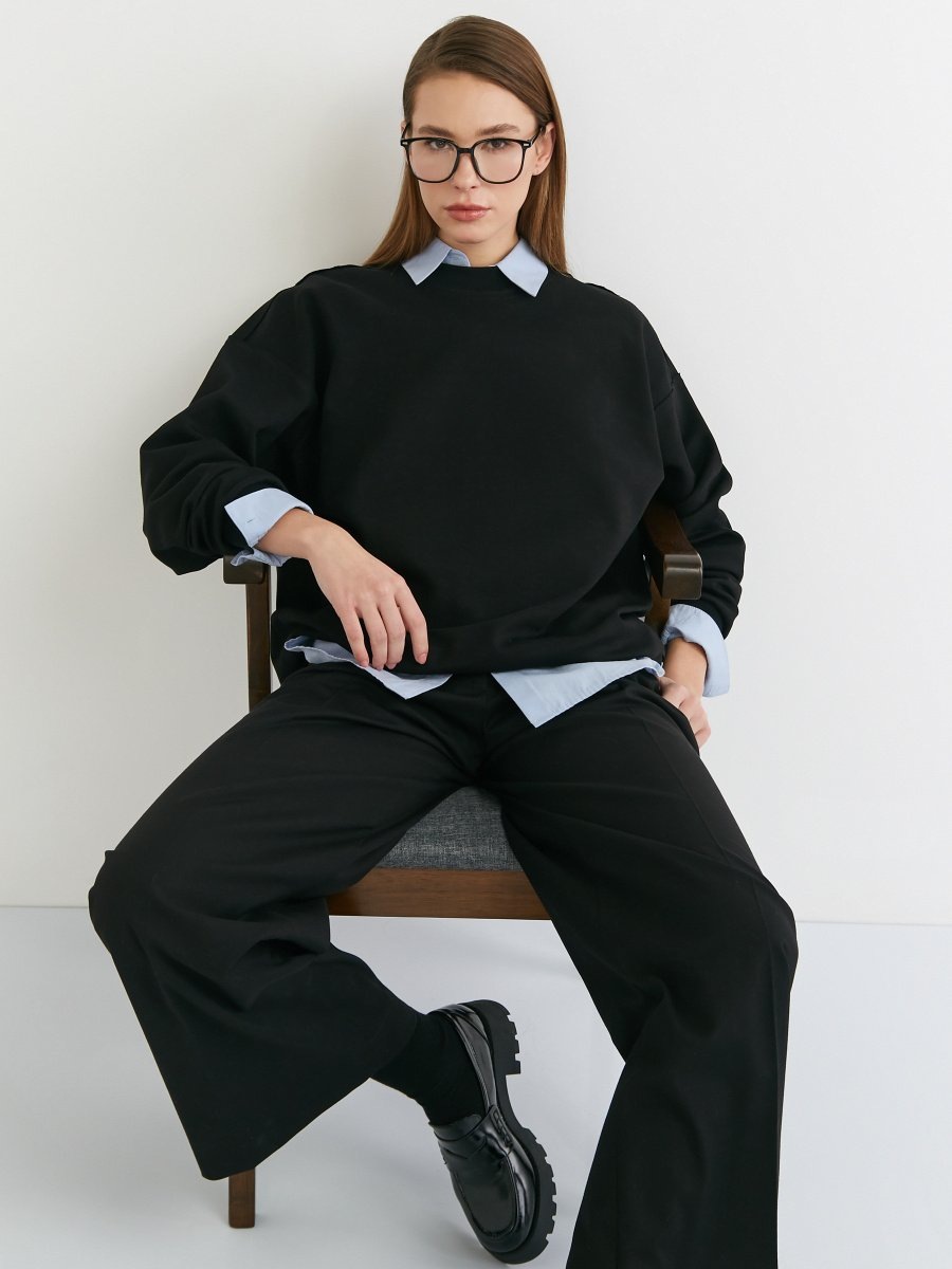    Узнайте в нашей статье, как выглядят трендовые свитшоты 2024. На фото: лукбук Vittoria Vicci