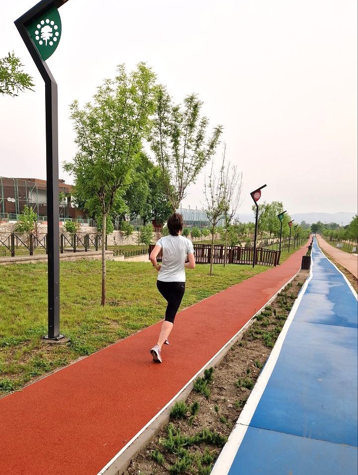 Утренняя пробежка, через парк вдоль реки Gökdere. Мне там очень понравилось! Много пространства, несколько дорожек. Через реку ведут симпатичные мостики.