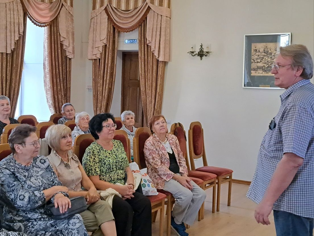 В обновлённом зале литературного музея было приятно говорить и о новых шагах по развитию отечественного кино