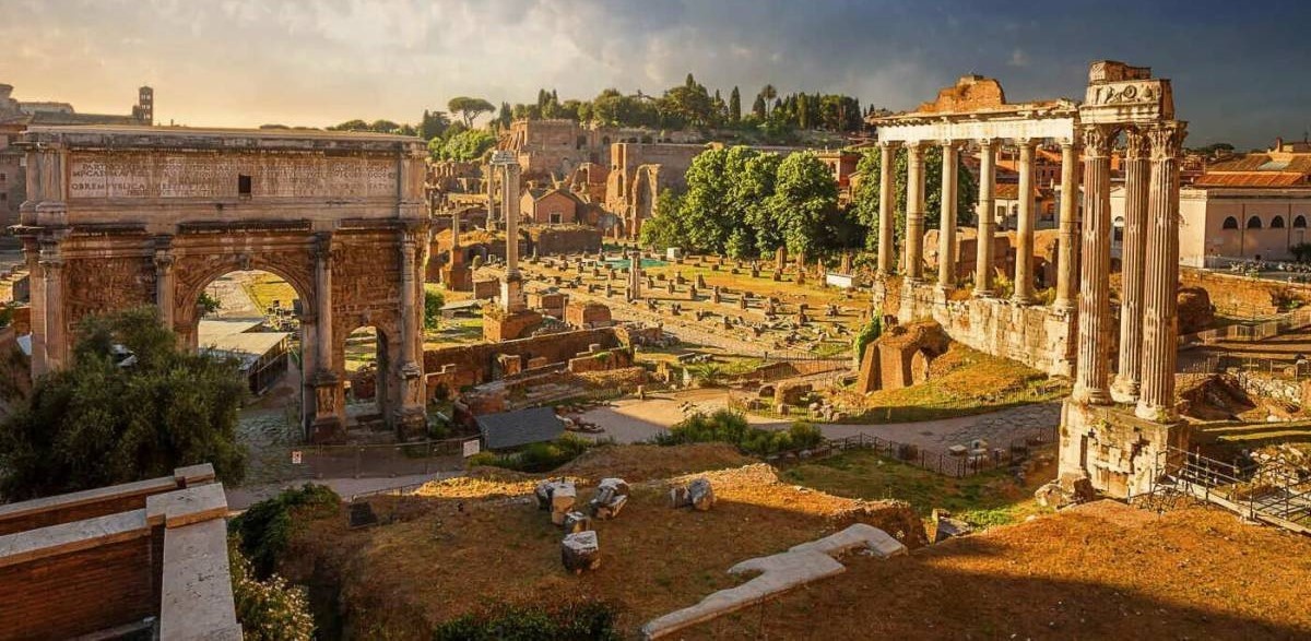 Есть приличие и в горе. И в слезах должно знать меру. Только неразумные люди бывают неумеренны в выражениях как радости, так и скорби