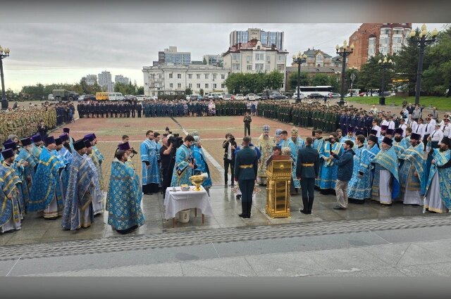    молебен о Победе перед иконой Пресвятой Богородицы «Казанская» Фото: Пресс-служба ГУ МЧС России по Хабаровскому краю