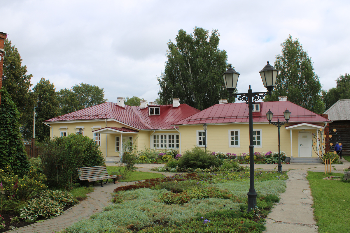 Усадьба, где родился Петр Ильич Чайковский.