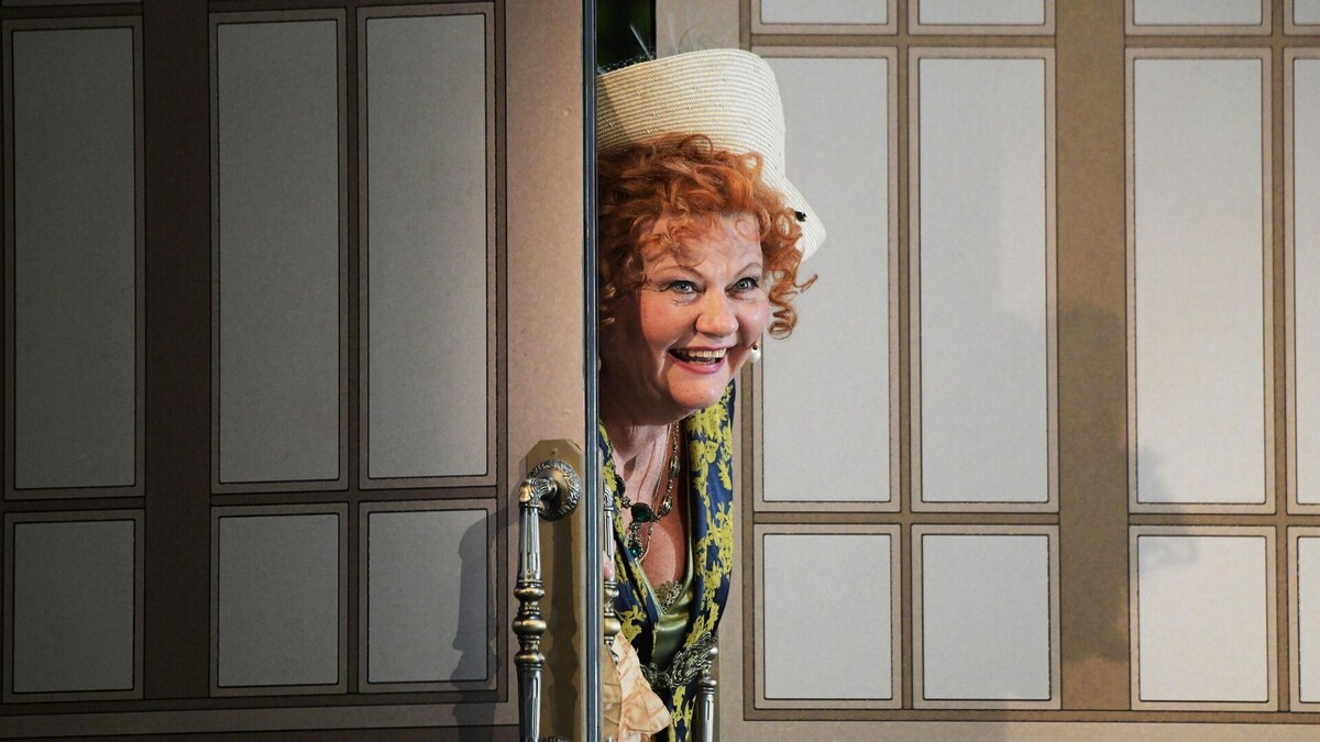 Ирина Муравьёва в спектакле «Всегда зовите Долли!». Фото: © РИА Новости / Владимир Федоренко