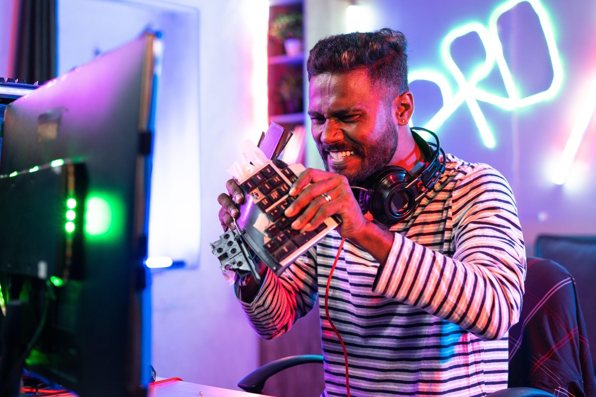     Что значит слово «тильт» в молодежном сленге