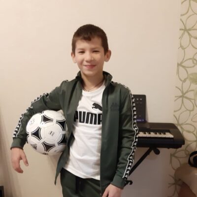 Костя полюбил футбол, в этом виде спорта парень уже добился успехов.