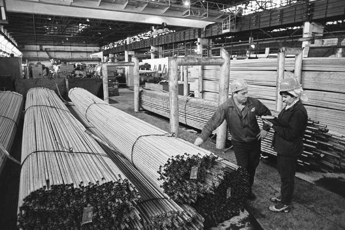 Борис Клипиницер / ТАСС📷Челябинский трубопрокатный завод, 1977 год