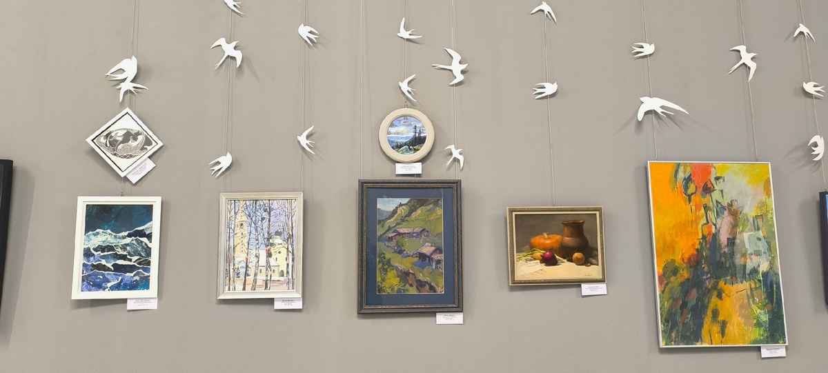 Экспозиция 1-й Всероссийской молодёжной выставки "Искусство завтрашнего дня".