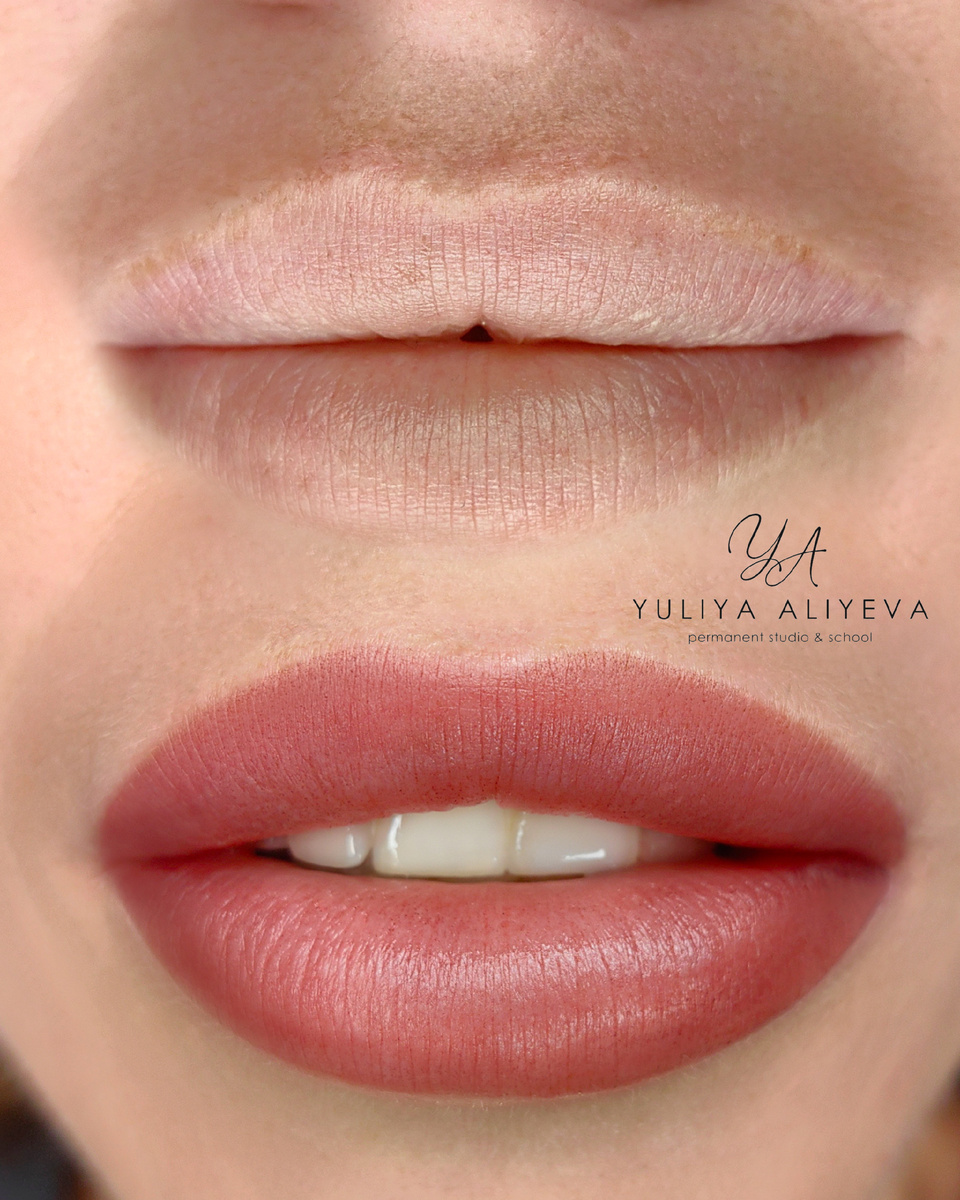 На фото - перманентный макияж губ в технике Natural lips, до и результат сразу после процедуры💫