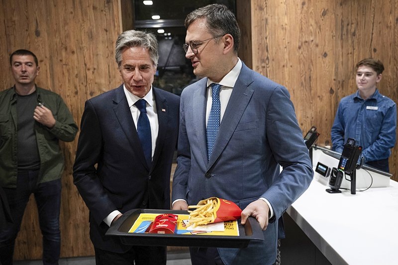 Антоха, я тут всегда похмелялся, прикинь! 