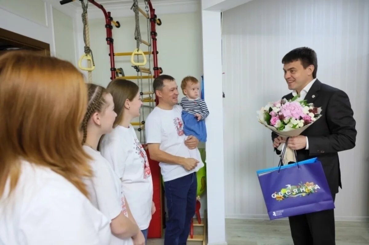    Котюков поздравил красноярскую семью c победой во всероссийском конкурсе