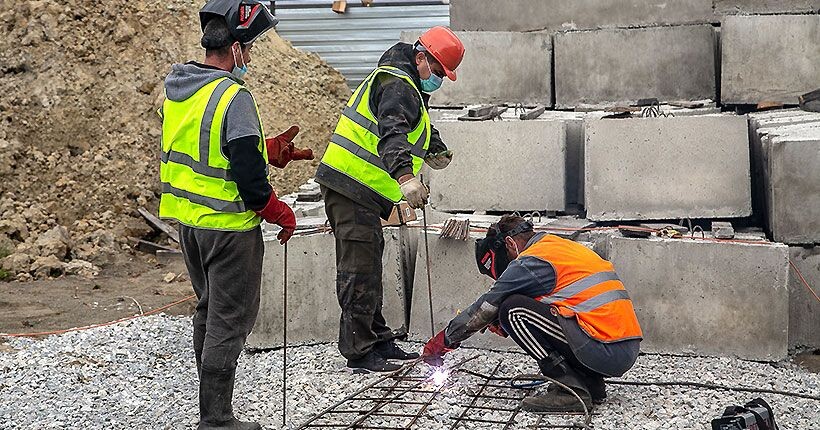 Повышение производительности труда поможет решить проблему нехватки рабочих рук, считают эксперты. 