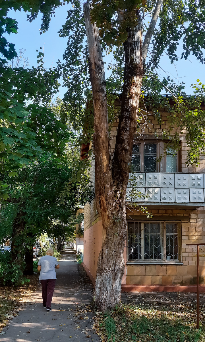 Тихие уютные улочки в дали от центральной дороги