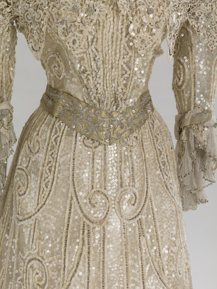 Платье вечернее императрицы Александры Федоровны, Россия, Санкт-Петербург, 1900-1901 гг., Государственный Эрмитаж, фрагмент