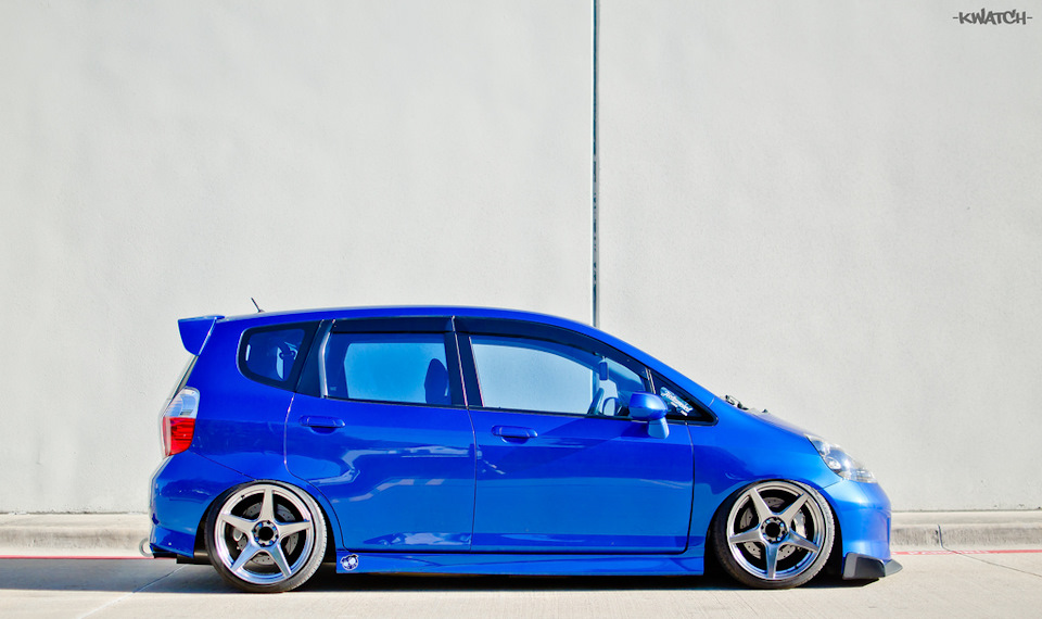 Однообъемный кузов Fit GD демонстрирует чудеса вместимости. Фото из открытых источников