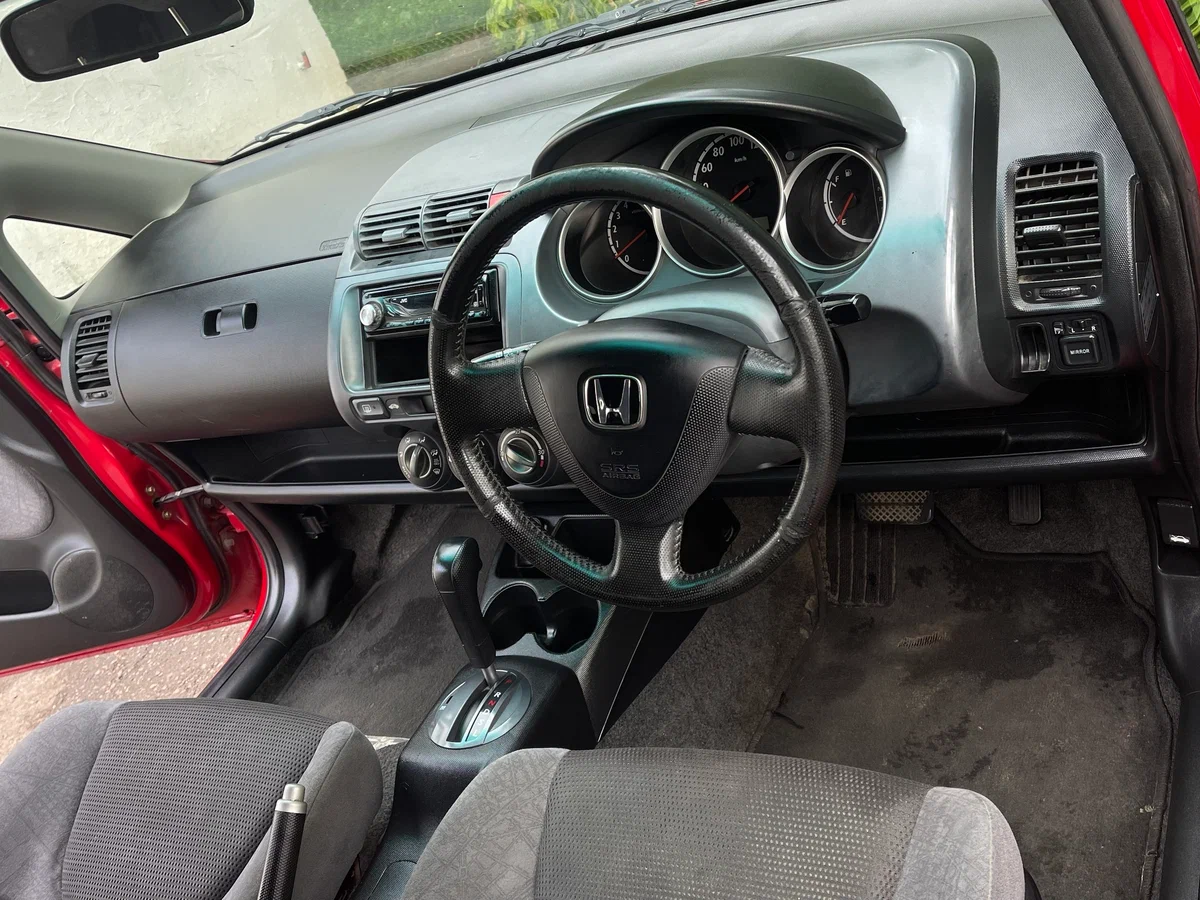 Сердце слева, а руль справа! Источник фото - auto.ru