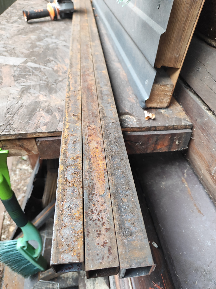 Начиналось с профиля 30х30 зачистка нарезка. 