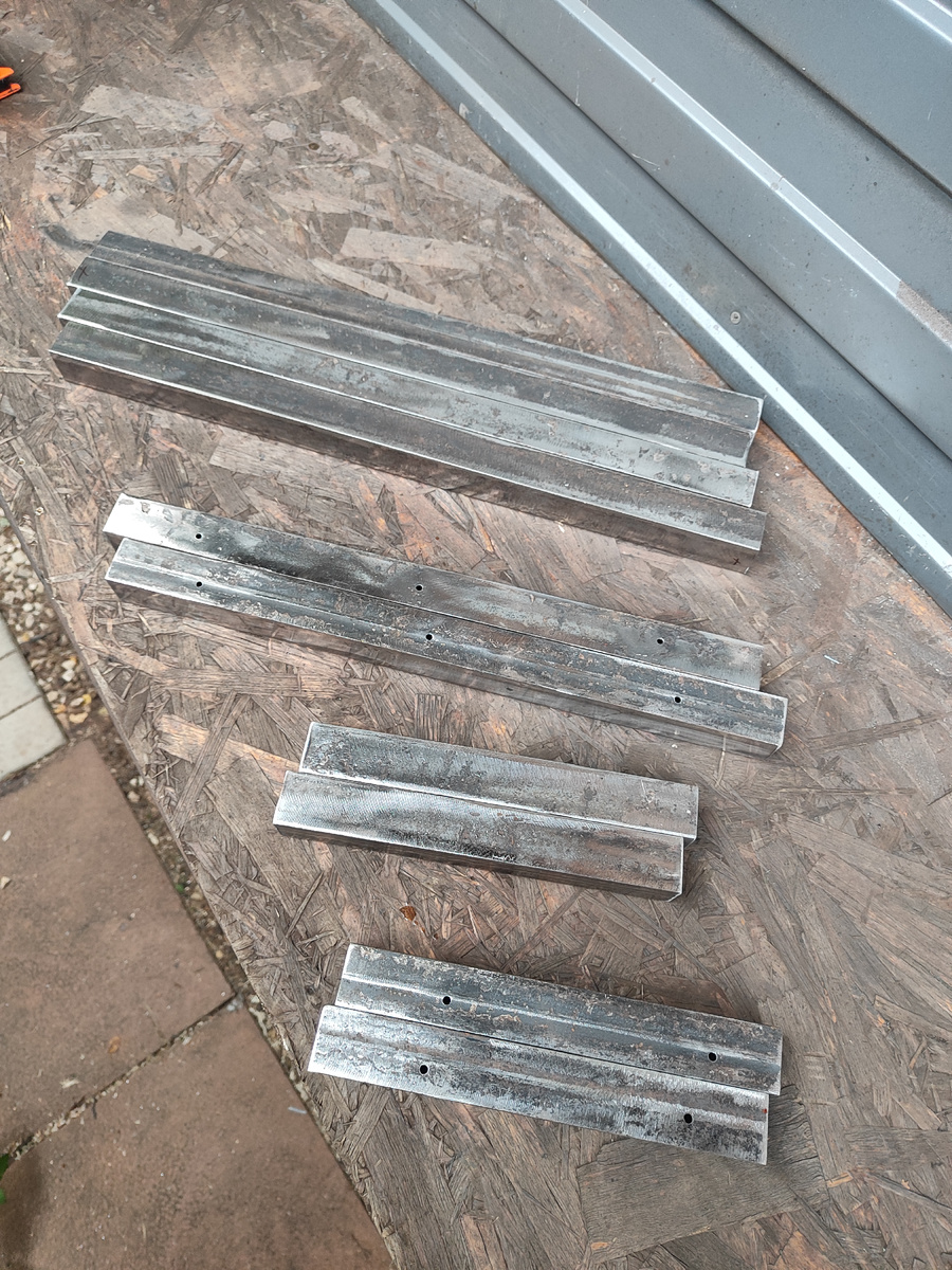 Получились вот так, профиль ужасного качества весь в рытвинах. 