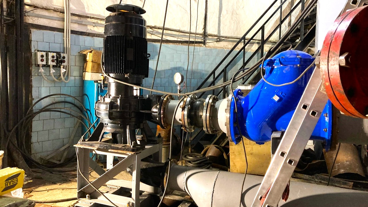    В Нижневартовске на районной канализационной станции запустили новый насос