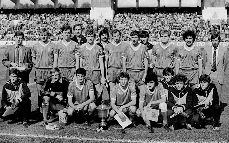 1987 год. «Локомотив» — обладатель Кубка международного спортивного союза железнодорожников. Евгений Милешкин — четвёртый слева в среднем ряду